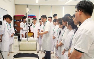 Phát triển y tế toàn diện, bảo đảm mọi người dân được chăm sóc sức khỏe- Ảnh 2.