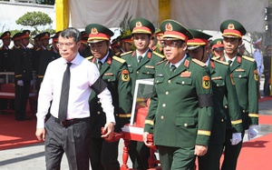 Thủ tướng Lê Minh Hưng dự lễ an táng 28 hài cốt liệt sĩ quân tình nguyện tại Quảng Trị