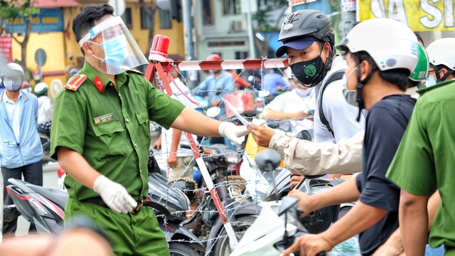 31 tập thể, 23 cá nhân thuộc Bộ Công an được Thủ tướng tặng Bằng khen xuất sắc trong phòng, chống dịch - Ảnh 2.