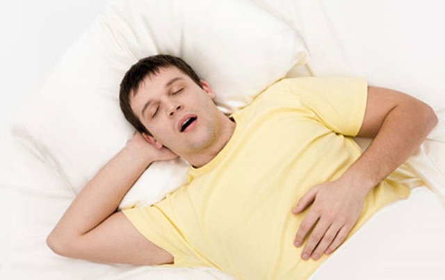 Tư thế ngủ giúp giảm đau lưng, tốt cho người mắc các vấn đề về hô hấp - Ảnh 2.