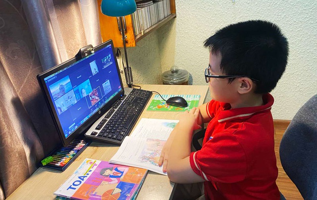 Học sinh Hà Nội tiếp tục học trực tuyến trong thời gian tới - Ảnh 2.