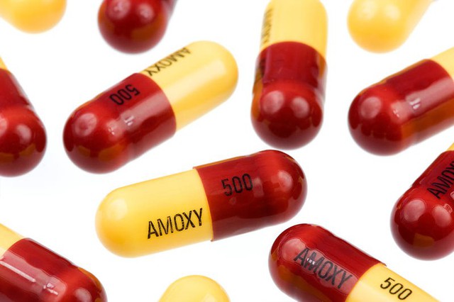 Amoxicillin là thuốc kháng sinh được sử dụng để chữa viêm họng. 