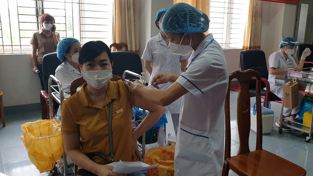 Bắc Giang qua 1 tháng không phát sinh ca cộng đồng, 32,41% dân số đã tiêm vaccine phòng COVID-19 - Ảnh 2.