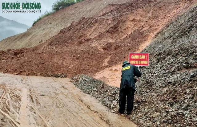 Hàng trăm người dân vùng núi bất an trước nguy cơ bị sạt lở - Ảnh 4.