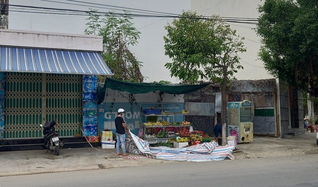 Phòng dịch khi chợ cố định đìu hiu, vẻ hè nhộn nhịp ở Khánh Hòa - Ảnh 5.