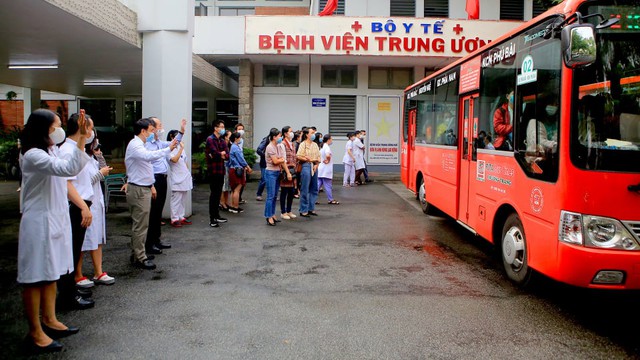 40 thầy thuốc BV Trung ương Huế tiếp tục chi viện TP. Hồ Chí Minh chống dịch - Ảnh 5.