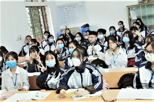 Thêm giáo viên và học sinh là F0, Phú Thọ lại hủy kế hoạch cho học sinh lớp 12 tới trường - Ảnh 2.