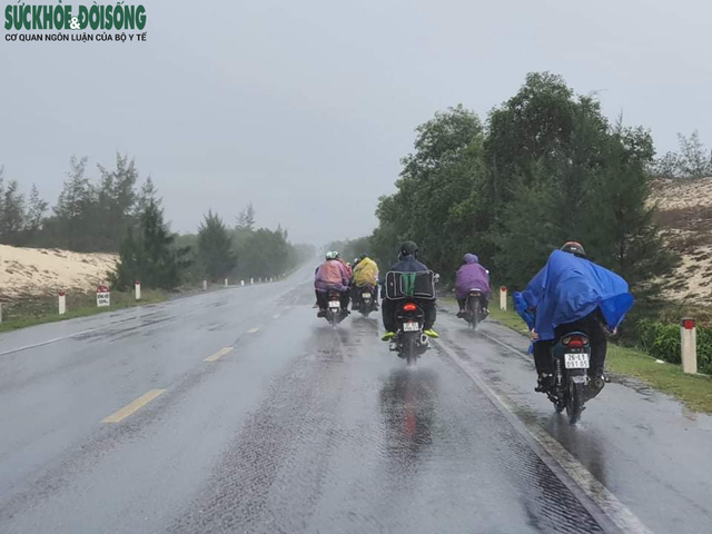 Câu chuyện của những phận đời từ muôn nẻo mưu sinh cùng nối đuôi nhau về quê - Ảnh 2.