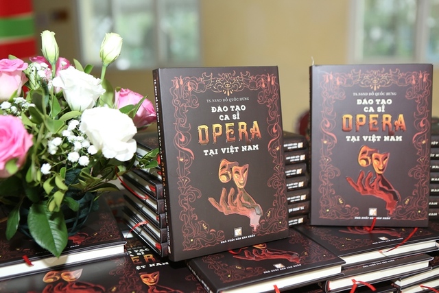 NSND Quốc Hưng ra ‘cẩm nang’ cho đào tạo opera tại Việt Nam - Ảnh 4.