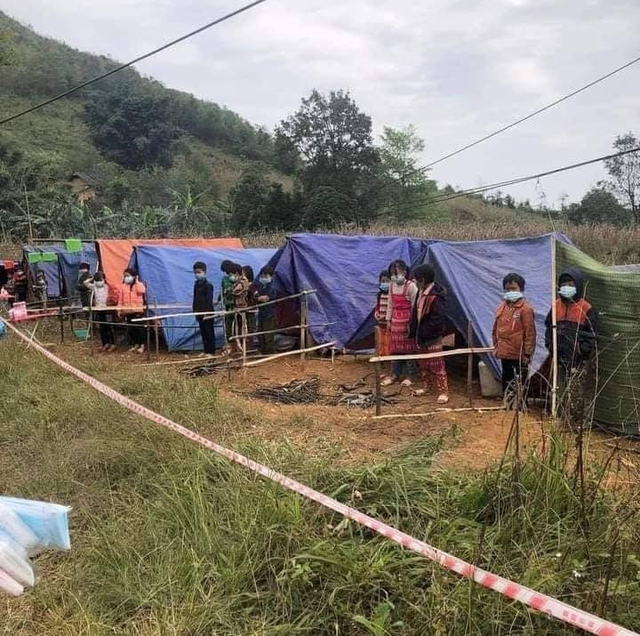 Hà Giang: Hình ảnh khu cách ly tập trung của các cháu học sinh ở lán trại, chỉ có tấm bạt là thông tin không chính xác - Ảnh 1.