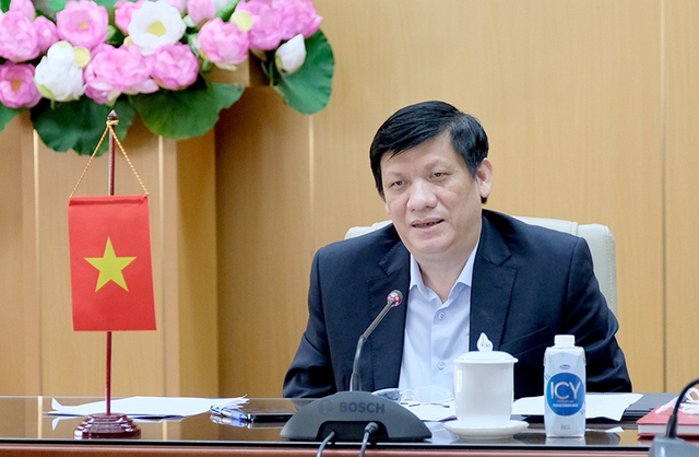 Bộ trưởng Bộ Y tế Việt Nam và Singapore thảo luận việc đi lại giữa hai nước trong tình hình mới - Ảnh 1.
