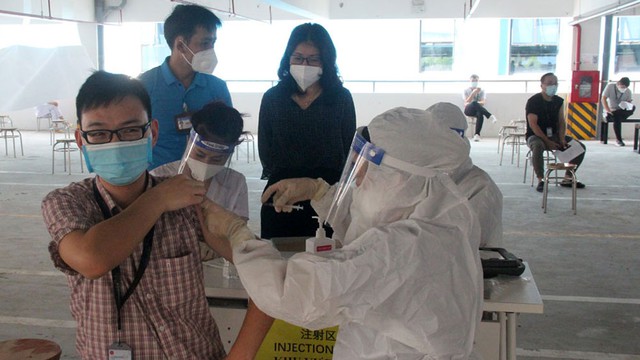 Trên 90% dân số Bắc Giang từ đủ 18 tuổi trở lên đã tiêm vaccine phòng COVID-19 - Ảnh 2.