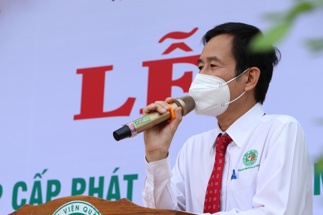 Trao tặng 10.000 lọ sản phẩm dược liệu hỗ trợ điều trị bệnh nhân COVID-19 - Ảnh 2. Trao tặng 10.000 lọ sản phẩm dược liệu hỗ trợ điều trị bệnh nhân COVID-19 - Ảnh 2.