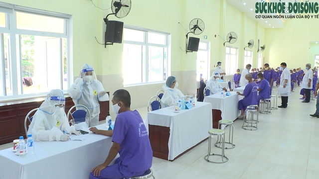 Thừa Thiên Huế tiêm vaccine phòng COVID-19 cho hơn 500 người khuyết tật và cai nghiện - Ảnh 3.