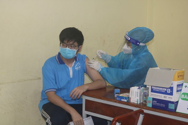 Tiêm vaccine phòng COVID-19 cho trẻ từ 12-17 tuổi tại TP Cần Thơ Ảnh: báo Cần Thơ
