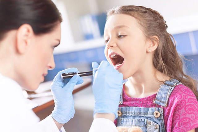Bệnh tai mũi họng ở trẻ: Xử trí đúng và cách phòng ngừa - Ảnh 2.