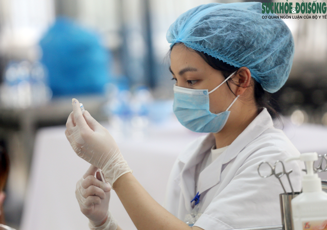 Ưu tiên bố trí vaccine để Hà Nội tiêm cho toàn bộ người dân từ 18 tuổi trở lên - Ảnh 2.