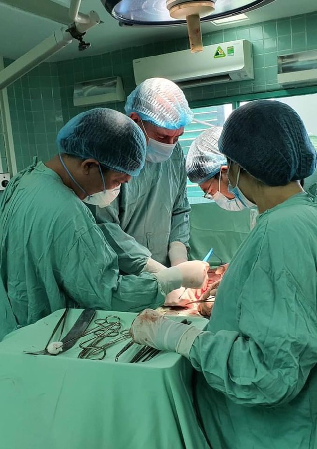 Bệnh nhân tại Quảng Bình hát hò khoan Lệ Thủy tặng cán bộ y tế cứu chữa, chăm sóc mình - Ảnh 3.
