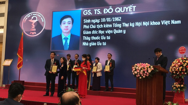 Tổng hội Y học Việt Nam nhận Huân chương Lao động Hạng nhì và tôn vinh 87 trí thức tiêu biểu ngành Y năm 2021 - Ảnh 29.