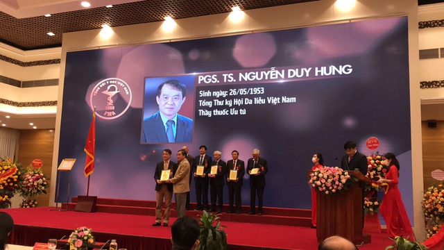 Tổng hội Y học Việt Nam nhận Huân chương Lao động Hạng nhì và tôn vinh 87 trí thức tiêu biểu ngành Y năm 2021 - Ảnh 17.