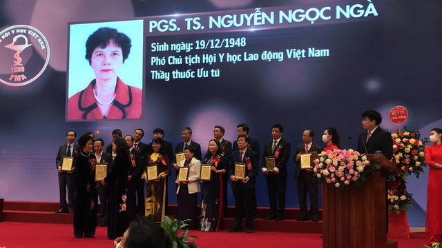 Tổng hội Y học Việt Nam nhận Huân chương Lao động Hạng nhì và tôn vinh 87 trí thức tiêu biểu ngành Y năm 2021 - Ảnh 19.