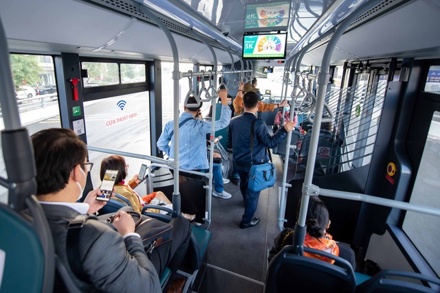 Xe buýt điện Vinbus chính thức tham gia mạng lưới vận tải công cộng Hà Nội - Ảnh 2.