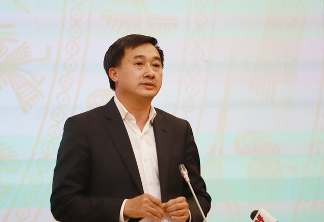Thứ trưởng Bộ Y tế Trần Văn Thuấn thông tin đến báo chí về công tác phòng, chống dịch COVID-19.
