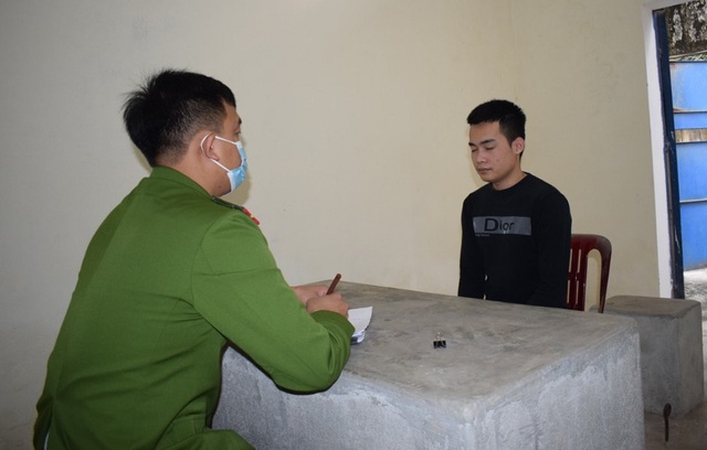 Cơ quan công an làm việc với Phan Văn Tài - đối tượng bịa đặt thông tin, kêu gọi từ thiện rồi chiếm đoạt tài sản.
