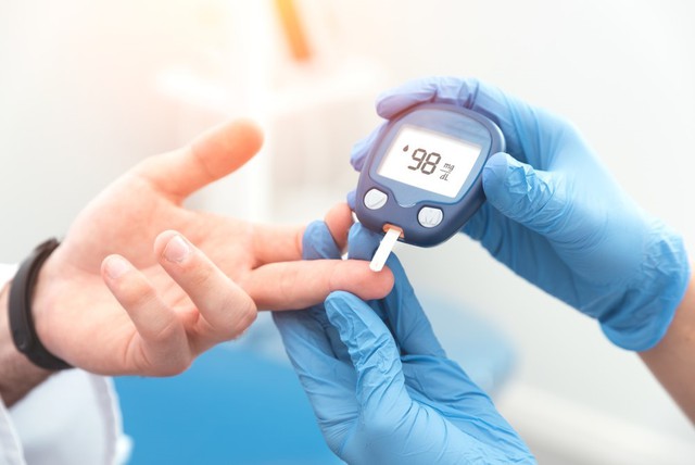 Hỗ trợ kiểm soát đường huyết ở người bệnh tiểu đường nhờ thay đổi nhỏ - Ảnh 1.