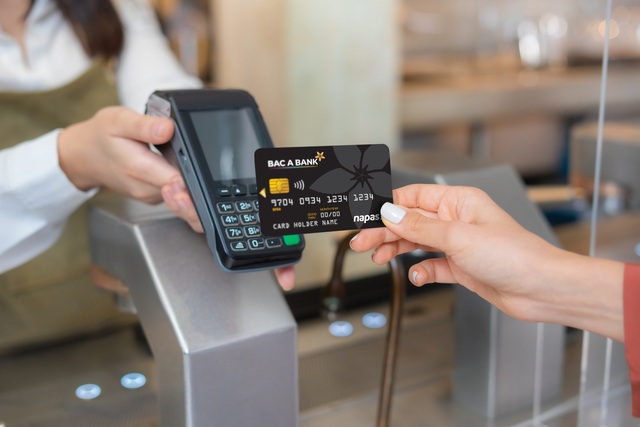 &quot;Một chạm – Vạn tính năng&quot; cùng thẻ ghi nợ nội địa BAC A BANK CHIP CONTACTLESS - Ảnh 2.