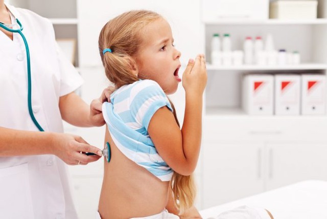 Phát hiện sớm các biểu hiện của nhiễm khuẩn hô hấp trên ở trẻ.