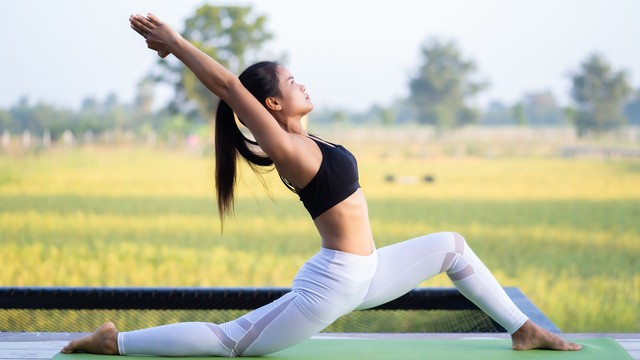 Ngay cả khi hoàn toàn khỏe mạnh, bạn vẫn được hưởng các lợi ích khi tập luyện từ Yoga bởi nó cải thiện sức bền, tính linh hoạt, sự phối hợp và phạm vi chuyển động.