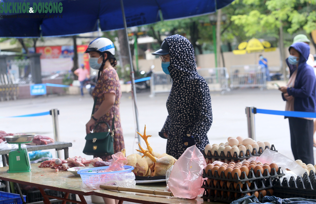 Hàng loạt chợ lưu động được triển khai, người Hà Nội không lo thiếu thực phẩm - Ảnh 4.