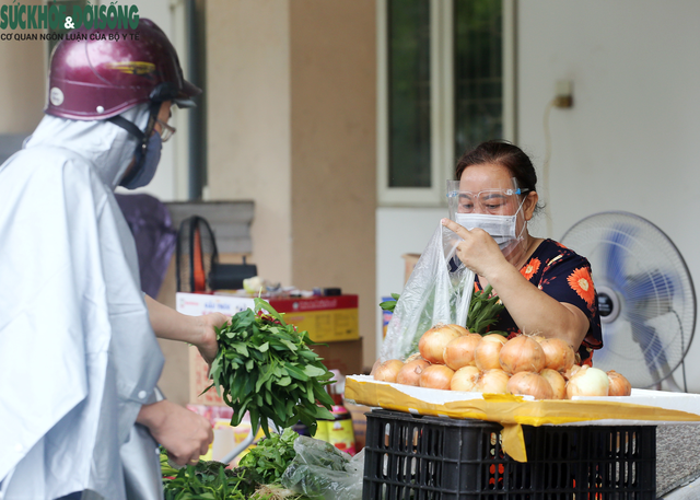 Hàng loạt chợ lưu động được triển khai, người Hà Nội không lo thiếu thực phẩm - Ảnh 9.