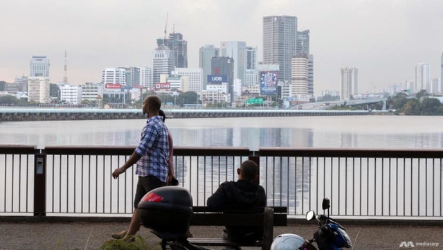 Đối với nhiều lao động thường nhật đi về trong ngày giữa biên giới hai nước Malaysia-Singapore qua con đường bộ xuyên biển Causeway, ý nghĩ ban đầu chỉ là gián đoạn 2 tuần đã kéo dài nhiều lúc tưởng chừng như vô tận.