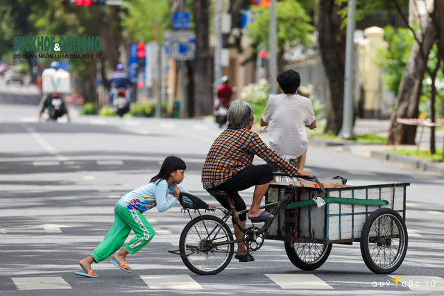 (Ảnh) Tinh thần Đồng Khởi, người yếu thế ở Sài Gòn đi qua COVID-19 - Ảnh 2.