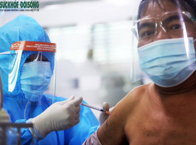 [Ảnh]: Gần 300 bệnh nhân chạy thận nhân tạo được tiêm vaccine phòng COVID-19 ở Hà Nội - Ảnh 12.