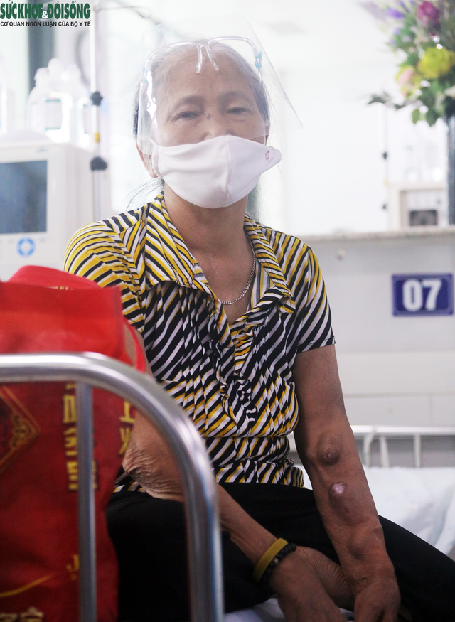 [Ảnh]: Gần 300 bệnh nhân chạy thận nhân tạo được tiêm vaccine phòng COVID-19 ở Hà Nội - Ảnh 17.
