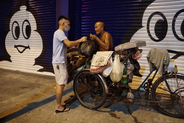 Những ngày cùng ba lái xe cứu thương vào TP. Hồ Chí Minh hỗ trợ chống dịch của Minh Trí - Ảnh 5.