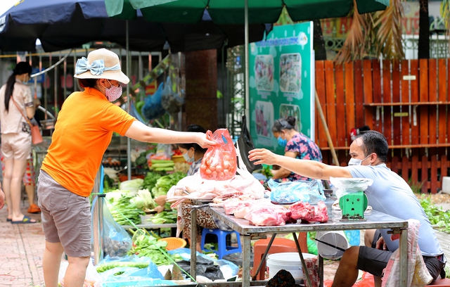 “Phủ sóng” điểm bán lưu động để thay thế cho các cửa hàng bị đóng cửa - Ảnh 4.