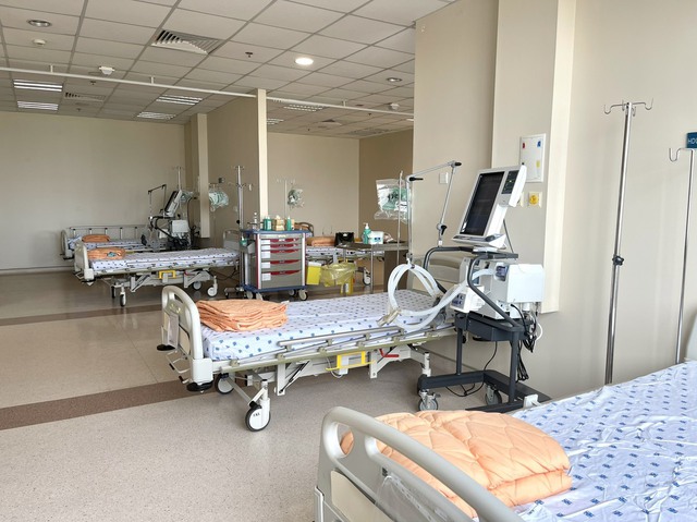 BV ĐH Y Dược TP. HCM khẩn trương vận hành Trung tâm hồi sức COVID-19 tại Bệnh viện Quốc tế Thành phố    - Ảnh 3.
