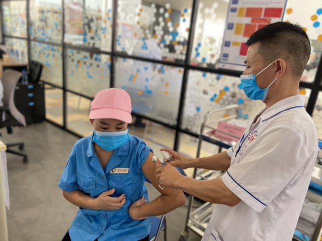 Quảng Ninh hoàn thành tiêm 80.000 liều vaccine Vero Cell, không xảy ra sự cố bất thường - Ảnh 3.