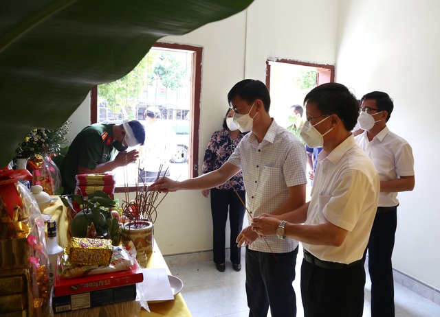 Xúc động bàn thờ vọng chịu tang cha nơi tâm dịch Sơn La - Ảnh 3.