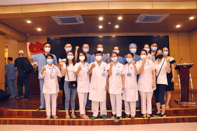 40 cán bộ y tế BV Mắt Trung ương tiếp tục lên đường chi viện cho TP Hồ Chí Minh - Ảnh 2.
