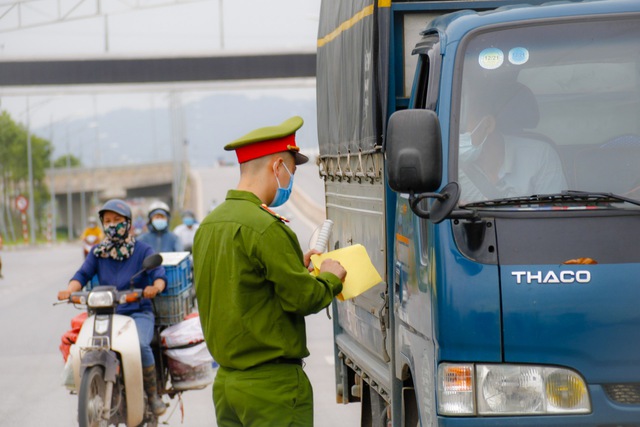 Tổng cục Đường bộ Việt Nam thông tin sau vụ khởi tố cán bộ cấp “luồng xanh” trái phép - Ảnh 3.