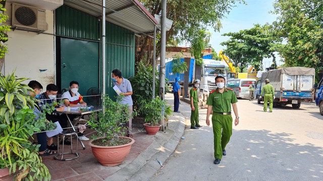 Các bến bãi tự phát trong Cảng Hà Nội dừng hoạt động sau phản ánh của Báo Sức khỏe & Đời sống - Ảnh 4.