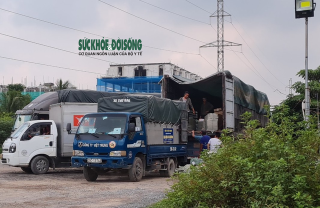 Hà Nội: Chủ tịch phường “ngạc nhiên” khi nhận tin báo hàng trăm người đang tụ tập bên trong bãi xe “lậu” - Ảnh 8.