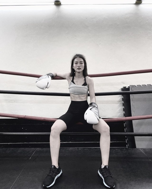 Diễn viên Khả Ngân phim '11 tháng 5 ngày': Hotgirl boxing lấn sân điện ảnh cũng đổ bệnh - Ảnh 1.