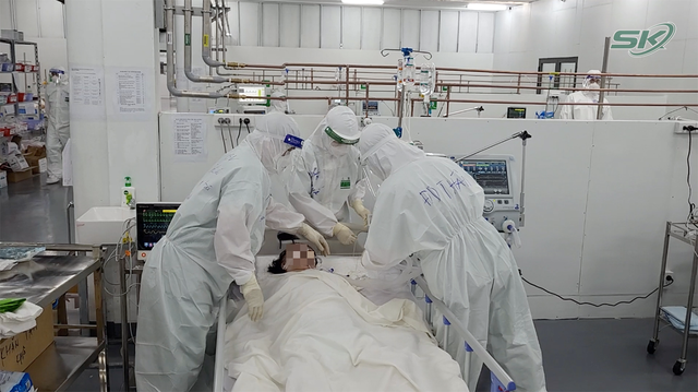 Bên trong khu điều trị hơn 300 bệnh nhân COVID-19 ở TP Hồ Chí Minh, người lo lắng tột cùng, người lại hạnh phúc đếm từng ngày khoảnh khắc được ra viện - Ảnh 3.
