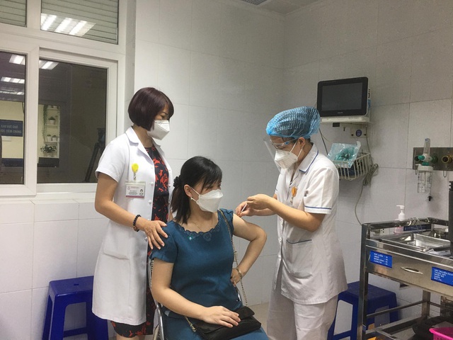 Thai phụ sau tiêm vaccine COVID-19 bị sốt có nên dùng thuốc hay không? - Ảnh 1.